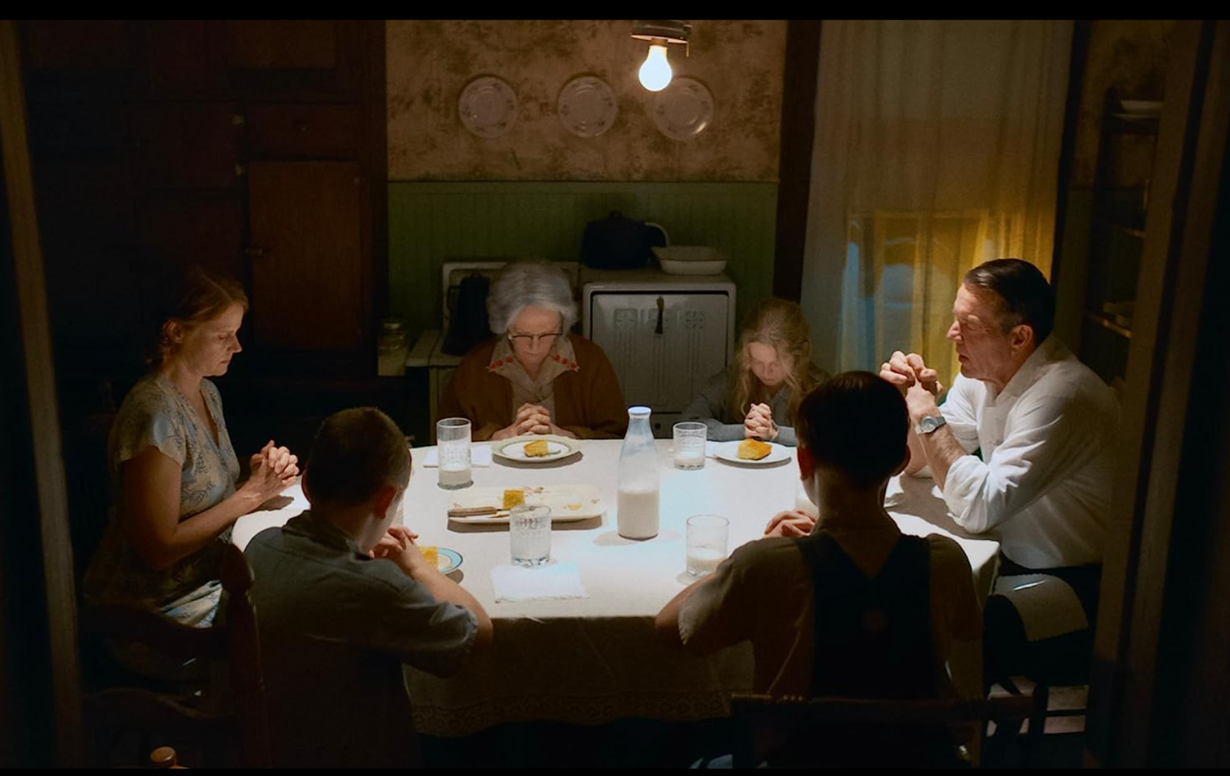家人晚餐時禱告。（圖／rickeyhill.com）
